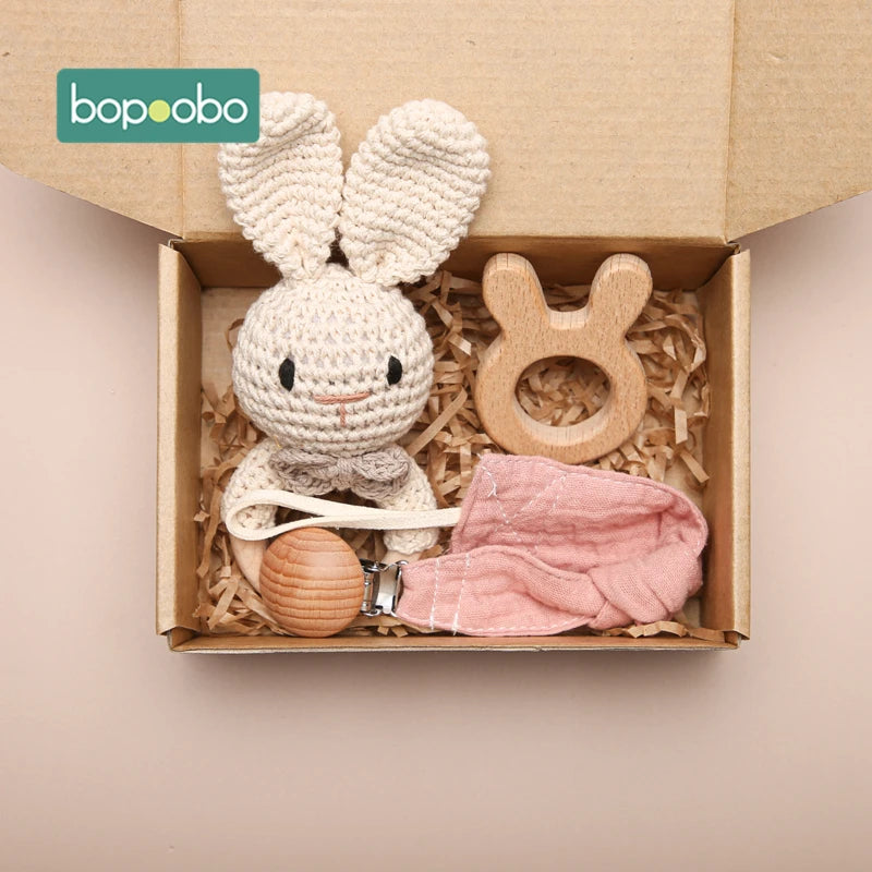 Bopoobo babyset – 3/5 delar virkad kanin, bitring & nappkedja för nyfödda
