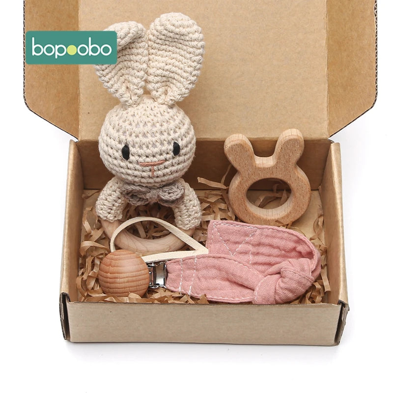 Bopoobo babyset – 3/5 delar virkad kanin, bitring & nappkedja för nyfödda